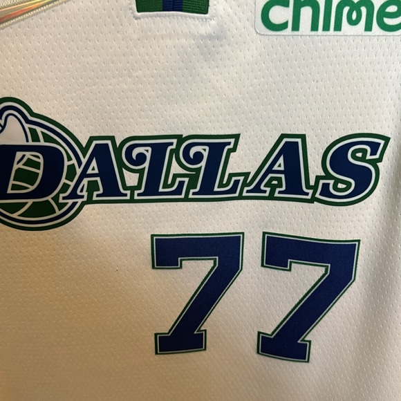 NBA Dallas White and Green Jersey Luka Doncic - Picture 3 of 4
